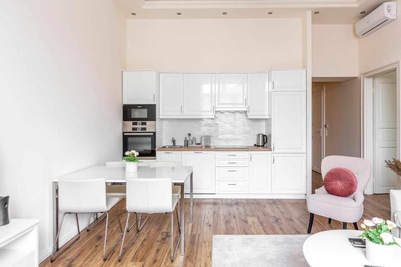 Luxurious Central Apartment In Liszt Ferenc Square Budapest Extérieur photo