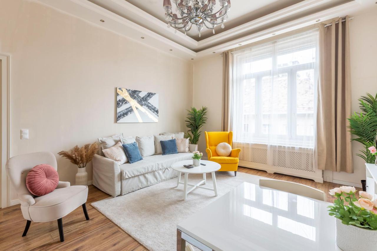 Luxurious Central Apartment In Liszt Ferenc Square Budapest Extérieur photo